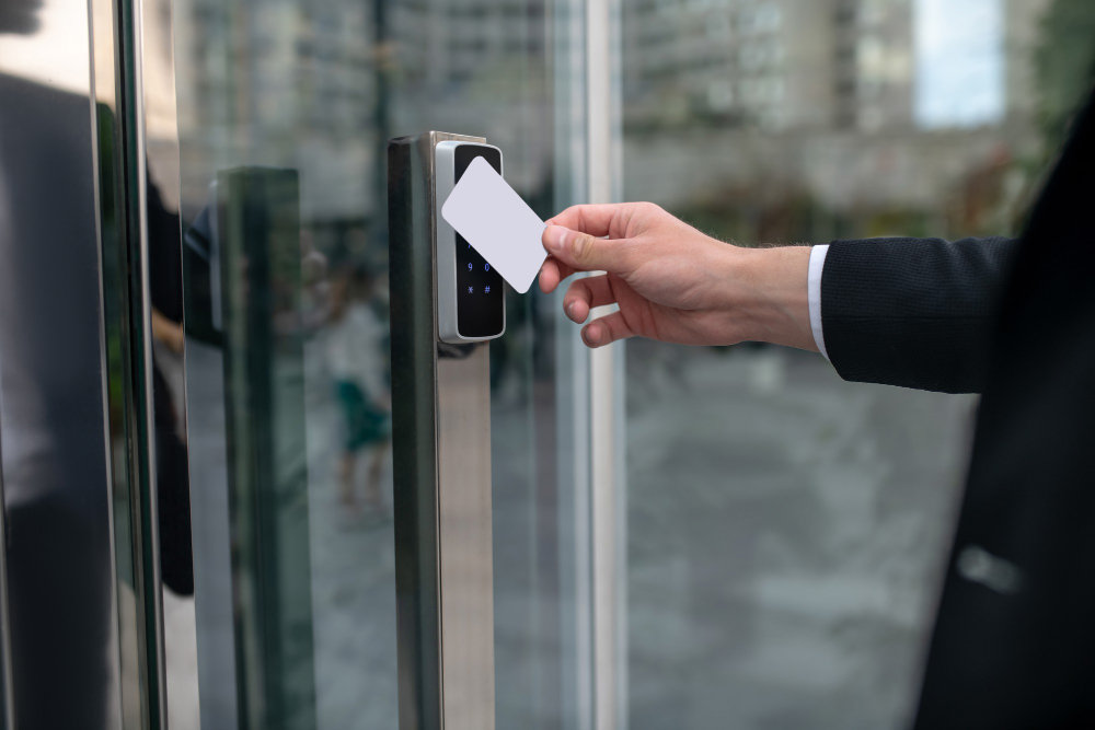 impianti-controllo-accessi-commerciali